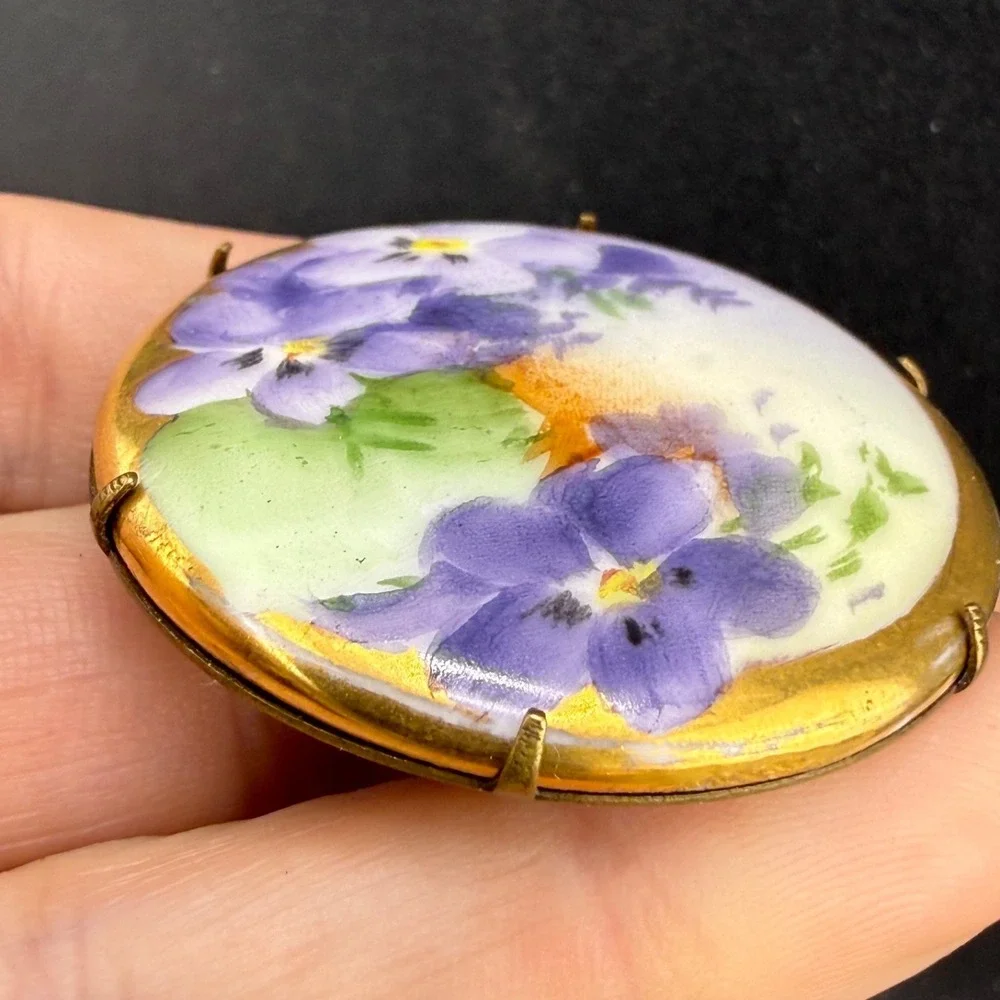 Vintage‎ Victorian Porcelain Brooch Hand Painted Violets Flower Round